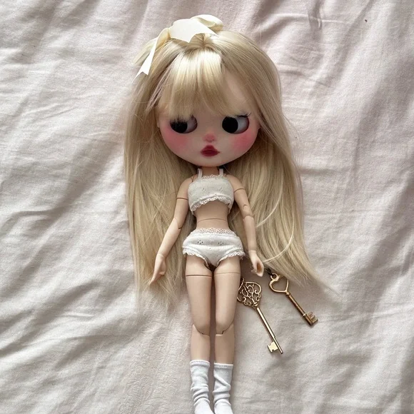 blonde blythe doll - Picture 2 of 5